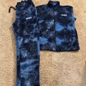 Sackler Blue and Black Tie-Dye Fleece Set